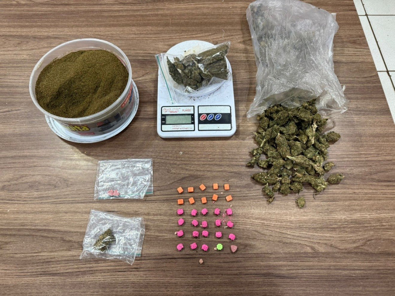 Homem é preso por tráfico de drogas em quitinete no Jardim Columbia