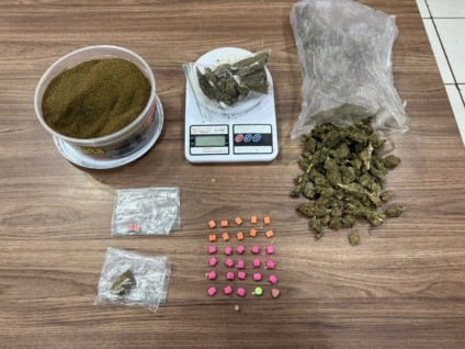 Homem é preso por tráfico de drogas em quitinete no Jardim Columbia