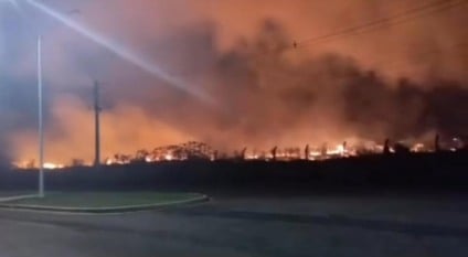 Apesar de chegar próximo, o fogo não atingiu residências e não houve vítimas./ Foto: Reprodução/Redes Sociais