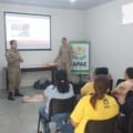 Curso de Brigada de Incêndio para colaboradores da Apae (Foto: Tony Fernando/Cultura FM)