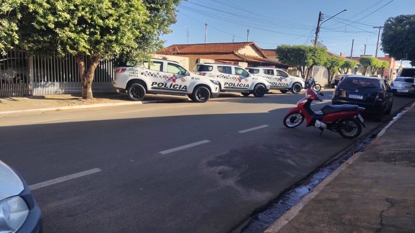 Policiais do Estado de São Paulo foram até a residência do casal, em Aparecida do Taboado (Foto: Força Tática/PM-SP)