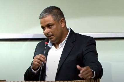 Vereador Zezinho Boca Preta na tribuna da Câmara de Paranaíba - Foto/Rede Social