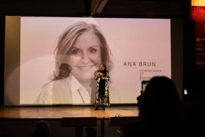 A atriz Ana Brun foi homenageada na ebertura do festival - Fotoi: Assessoria