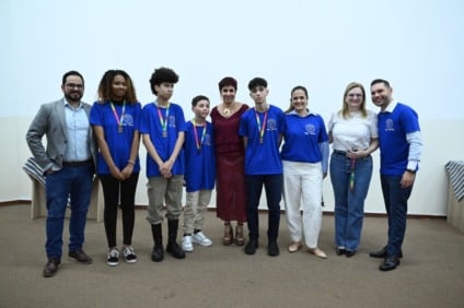 Alunos da REME recebem medalha - Foto: Reprodução/ Semed
