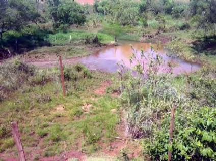 Área desmatada às margens do Córrego das Lavadeiras em Deodápolis