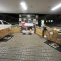 No local, os policiais apreenderam 469 quilos de maconha e 22 quilos skunk, além de produtos eletrônicos, cabelo de origem desconhecida e outros produtos ilícitos, na posse de dois indivíduos. (Divulgação PCMS)