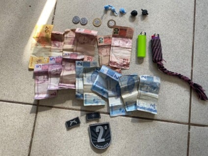 Polícia Militar prende homem por tráfico de drogas no residencial Novo Oeste