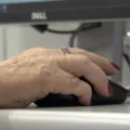 Golpes virtuais causam prejuízo R$ 3 mil a idosos