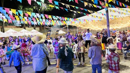 Barracas com comidas típicas, música ao vivo e quadrilha vão marcar os dois dias do Arraiá Beneficente no Norte Sul Plaza, em Campo Grande - Foto: Divulgação/ Assessoria
