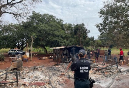 Detido pela polícia, acusado foi encaminhado à DAM (Delegacia de Atendimento à Mulher). (Foto: Divulgação/PM)