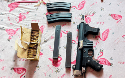 Arma e munições foram encontradas dentro de imóvel com fachada de salão no bairro Aero Rancho Arma e munições foram encontradas dentro de imóvel com fachada de salão no bairro Aero Rancho
