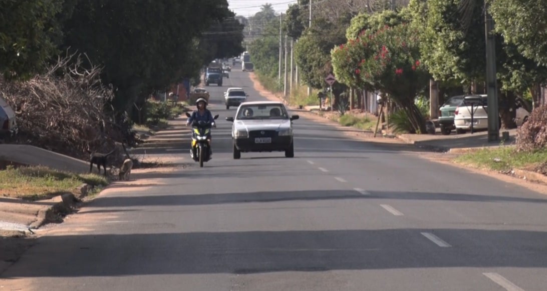 Mais um trecho das ruas Eurídice Chagas Cruz e Egídio Thomé, localizadas no bairro Alto da Boa Vista, em Três Lagoas, passa a operar em sentido único a partir desta semana. Foto: Reprodução/TVC HD.