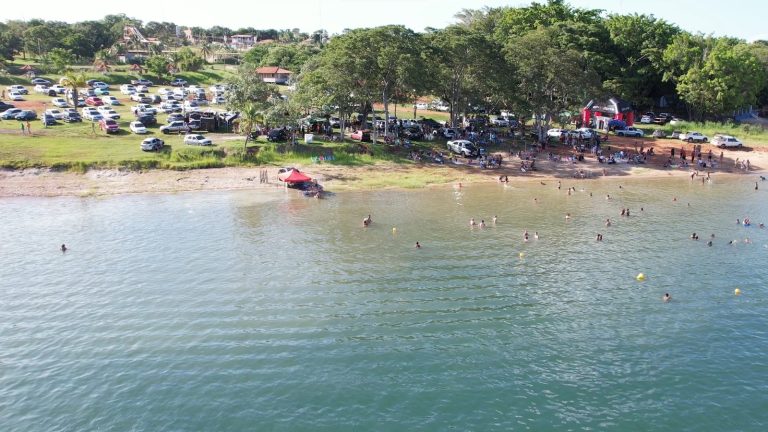 Área locada pela prefeitura para funcionamento do Balneário Municipal , em visível estado de abandono, segundo o vereador
