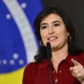 Simone Tebet critica Bolsonaro após anúncio de tarifa americana contra o Brasil