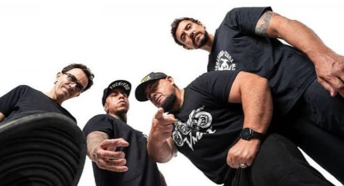 Digão, vocalista dos Raimundos, agradeceu o carinho da plateia durante o show que abriu a programação dos 168 anos de Paranaíba.(Divulgação)