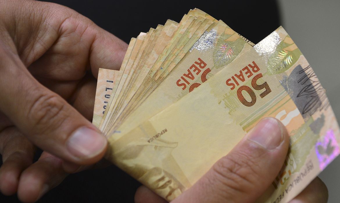 A Caixa Econômica Federal paga nessa terça-feira (22) a parcela de julho do novo Bolsa Família aos beneficiários com Número de Inscrição Social (NIS) de final 3. Reprodução/Agência Brasil. A Caixa Econômica Federal paga nessa terça-feira (22) a parcela de julho do novo Bolsa Família aos beneficiários com Número de Inscrição Social (NIS) de final 3. Reprodução/Agência Brasil.