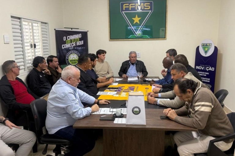Reunião na sede da Federação durou cerca de uma hora e meia e definiu os detalhes da competição (Foto: Mariana Moreira/FFMS)