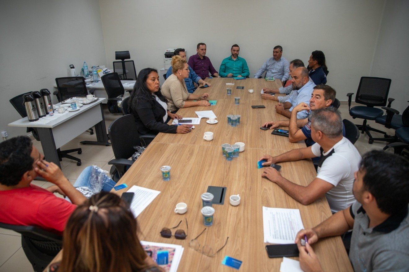 Vereadores se reúnem com representantes da Sanesul e MS Pantanal para tratar de problemas no sistema de esgoto e abastecimento de água em Três Lagoas - Foto: divulgação CMTLS Vereadores se reúnem com representantes da Sanesul e MS Pantanal para tratar de problemas no sistema de esgoto e abastecimento de água em Três Lagoas - Foto: divulgação CMTLS