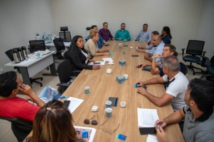 Vereadores cobram melhorias da Sanesul e MS Pantanal em reunião na Câmara