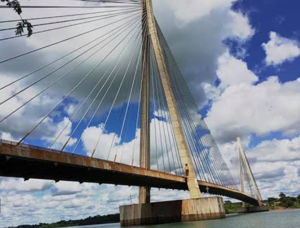 Rio Paranaíba: corpo hídrico de importância estratégica para o Centro-Oeste e Sudeste, em região de transição entre Cerrado e Mata Atlântica ( Marcos Malheiros) Rio Paranaíba: corpo hídrico de importância estratégica para o Centro-Oeste e Sudeste, em região de transição entre Cerrado e Mata Atlântica ( Marcos Malheiros)