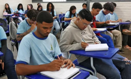 Sexta parcela do Pé-de-Meia é paga aos nascidos em maio e junho nesta quarta-feira