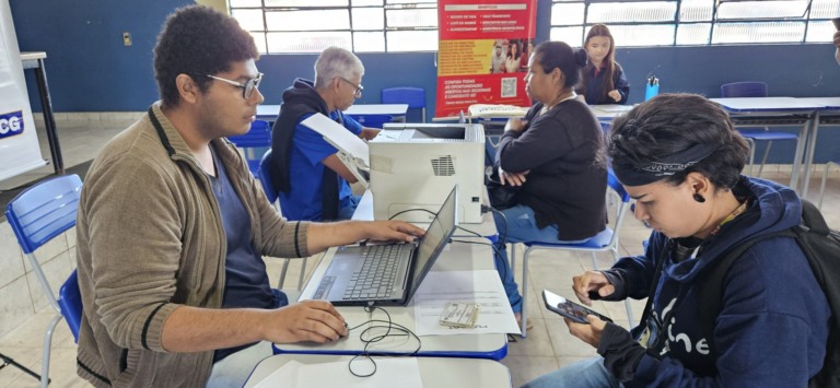 Evento reúne oportunidades de emprego, capacitação e serviços gratuitos à população - Foto: Divulgação/Prefeitura de CG
