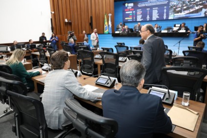 Deputados vão discutir quatro projetos nesta terça-feira.