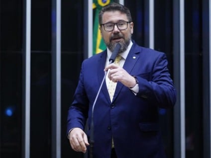 Deputado federal também falou sobre projetos de lei, distribuição de emendas e sanções internacionais ao Brasil, em entrevista exclusiva à Massa FM - Foto: Reprodução/Câmara dos Deputados