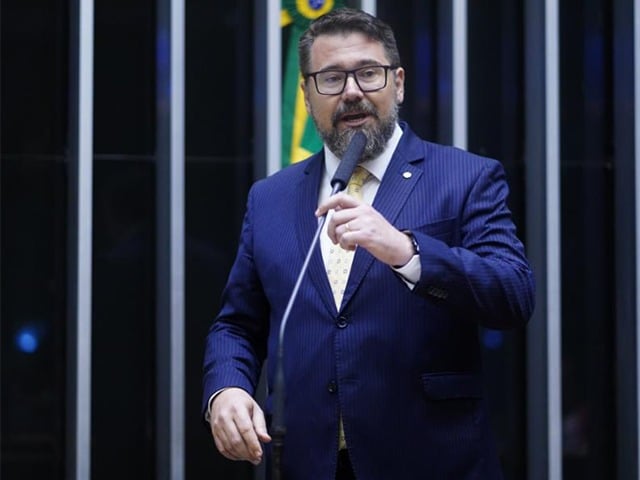 Deputado federal também falou sobre projetos de lei, distribuição de emendas e sanções internacionais ao Brasil, em entrevista exclusiva à Massa FM - Foto: Reprodução/Câmara dos Deputados