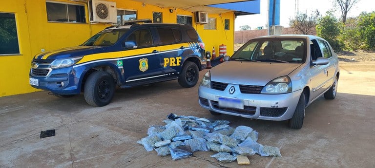PRF apreende quase 30 kg de drogas em Água Clara