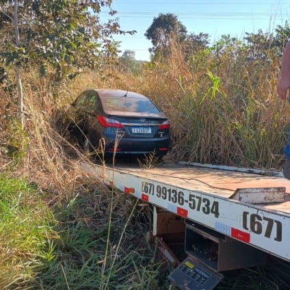 Motorista de aplicativo busca por ajuda após sofrer acidente na BR-262