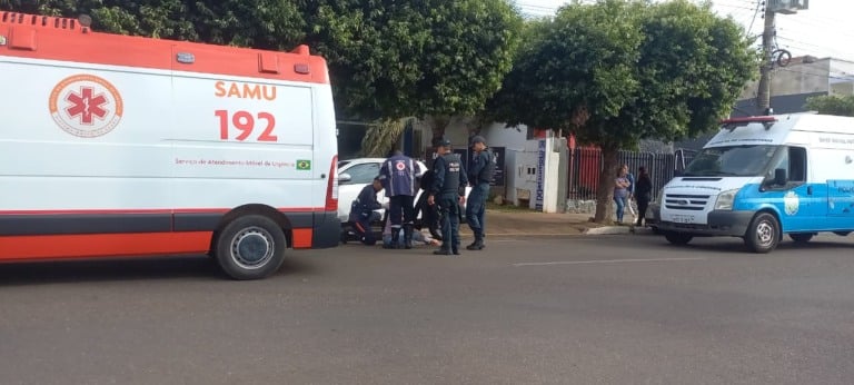 Jovem fica ferida ao saltar de bicicleta elétrica em movimento no Centro de Três Lagoas