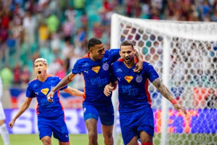 Rodada 18 do Brasileirão 2025 tem empates, viradas e vitórias fora de casa que mexeram na tabela.