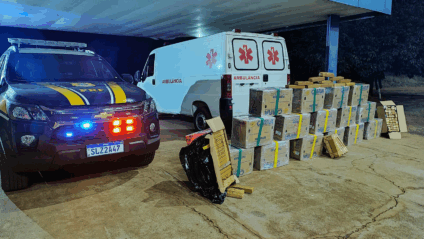 PRF intercepta ambulância com mais de 680 kg de maconha em Água Clara