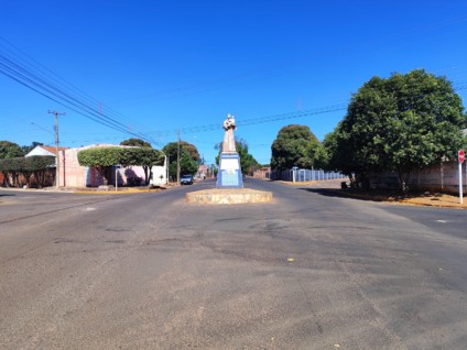 Totem que simbolizava "Transparência e Trabalho" deu lugar a uma imagem de Santo Antônio - Foto: Leonardo Guimarães