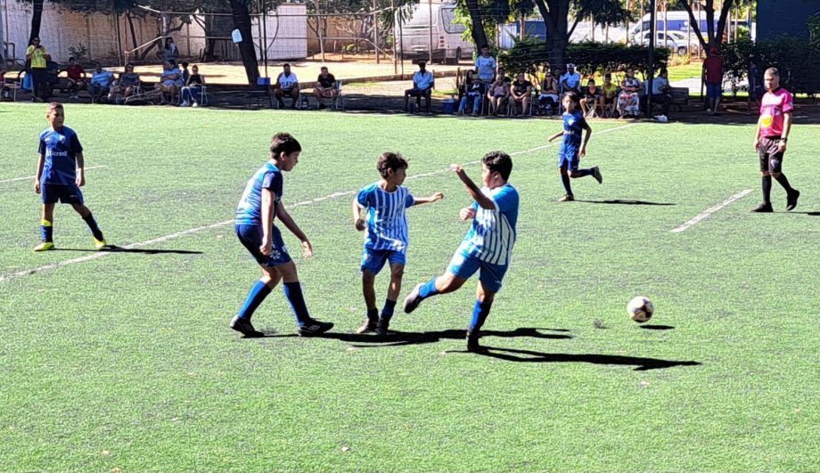 Inicia neste sábado (23), o Campeonato Municipal de Futebol de Base 2025, com as primeiras partidas das categorias Sub-13 e Sub-15 realizado pela Prefeitura de Três Lagoas, por meio da Secretaria Municipal de Esporte, Juventude e Lazer (Sejuvel). Foto: Divulgação.