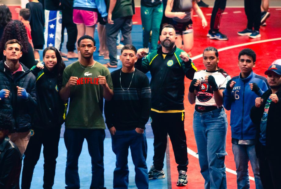 A equipe conquistou resultados expressivos, trazendo para casa cinco medalhas de ouro no Muay Thai e uma de bronze no Kickboxing. Foto: Divulgação.