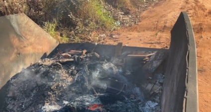 Incêndio em caçamba com pneus e entulhos causa transtornos a moradores do Jardim Maristela
