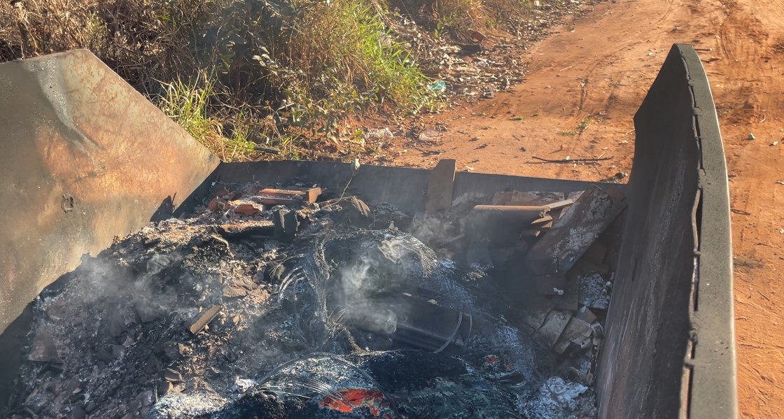 Moradores relataram irritação respiratória e baixa visibilidade, especialmente nas primeiras horas da manhã. Foto: Alfredo Neto/RCN 67. Moradores relataram irritação respiratória e baixa visibilidade, especialmente nas primeiras horas da manhã. Foto: Alfredo Neto/RCN 67.