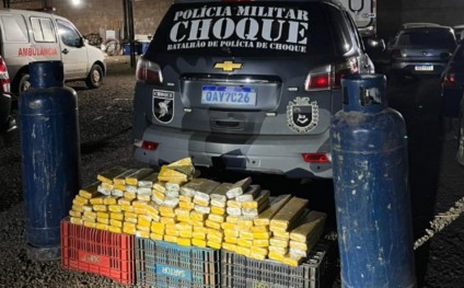 Recipientes escondiam cerca de 120 tabletes de maconha - Foto: Reprodução/ Choque