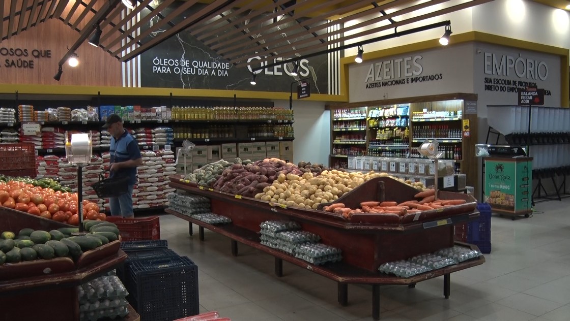 Entre os nove grupos de produtos e serviços pesquisados, quatro apresentaram deflação, com destaque para habitação, que recuou 1,13%, puxada principalmente pela redução de 4,93% na conta de luz. Foto: Reprodução/TVC HD.