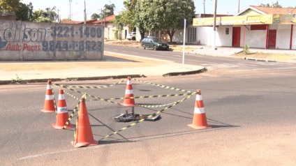 Cratera se abre na rua João Dantas Filgueiras e assusta moradores