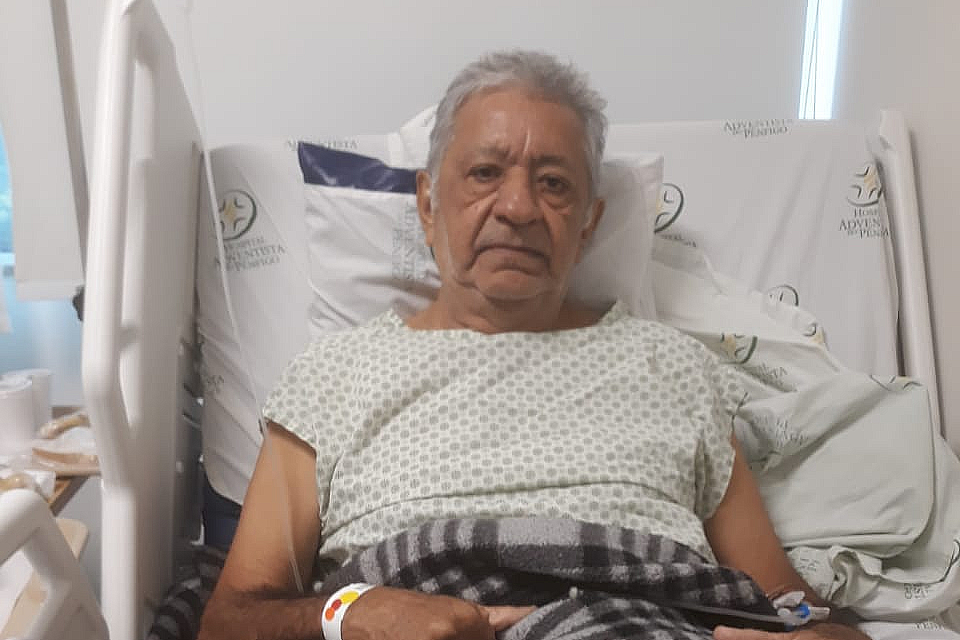 Aposentado Auro Mendonça, 70 anos, operou joelho direito em meados de julho - Foto: Reprodução/ Arquivo Pessoal