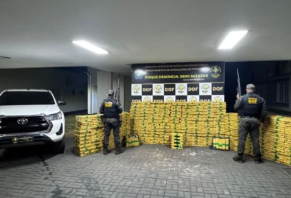 O material apreendido, avaliado em aproximadamente R$ 5,6 milhões, foi encaminhado à Defron em Dourados. (Divulgação DOF) 