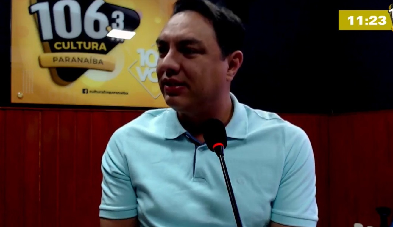 Vereador Dollar nos estúdios da Rádio Cultura FM Paranaíba 106.3MHz - Foto: Cultura FM