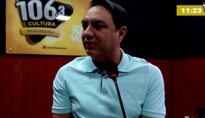 Vereador Dollar nos estúdios da Rádio Cultura FM Paranaíba 106.3MHz - Foto: Cultura FM