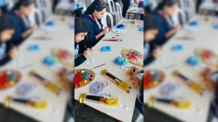 Artista plástica Rute Ardigo ministra aula especial para alunos da Diretoria de Cultura de Três Lagoas