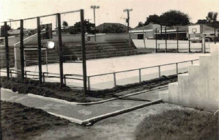 Quadra Municipal de Paranaíba, onde diversas escolas realizavam atividades esportivas - Foto/Acervo pessoal de Urcelina Moraes e Humberto Moraes