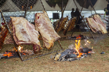 Estações de churrasco no Festival Internacional da Carne em Campo Grande Estações de churrasco no Festival Internacional da Carne em Campo Grande