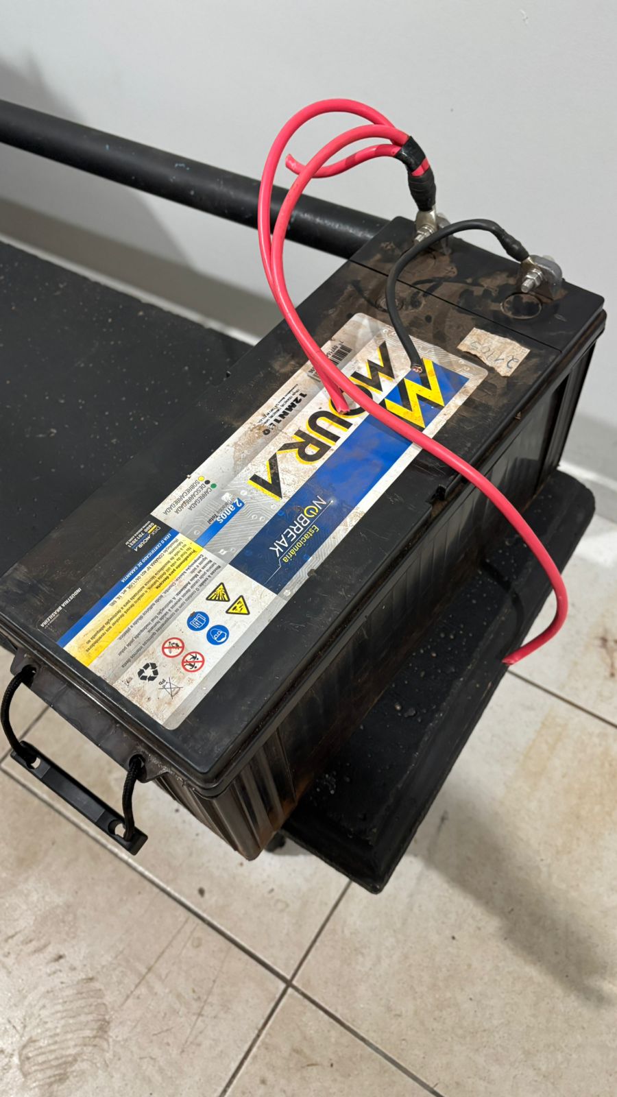 Bateria de caminhão era usada para alimentar sistema de vigilância do local: Alfredo Neto/RCN67 